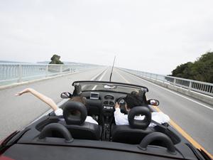 屋外駐車の天敵！雨染みを防ぐカーカバー